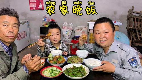 曲靖父子吃小瓜视频播放,温馨视频感动网友