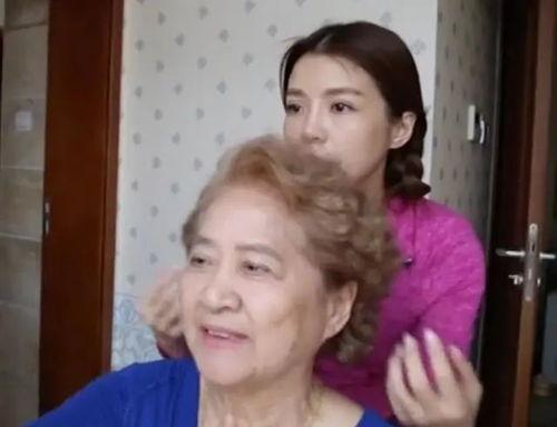 吃瓜搞笑老奶奶是谁呀视频,吃瓜搞笑老奶奶的爆笑瞬间