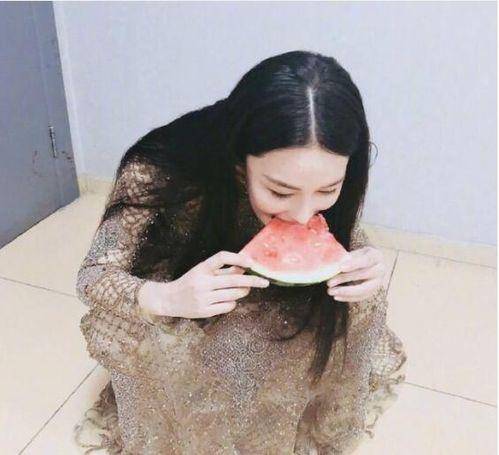 吃瓜姐妹自拍图片视频,揭秘吃瓜姐妹的自拍风潮