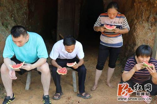 魏县吃瓜孩子事件视频,一场引发社会关注的校园暴力风波