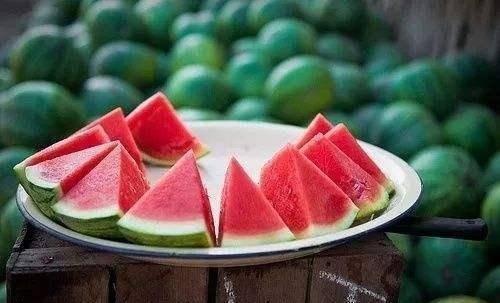 放一个吃瓜的视频,揭秘网红吃瓜视频背后的秘密