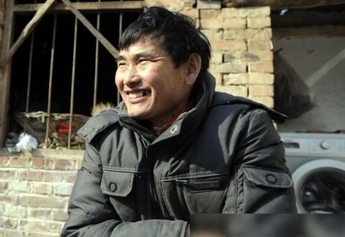 朱之文正在吃瓜的视频,现场趣味十足