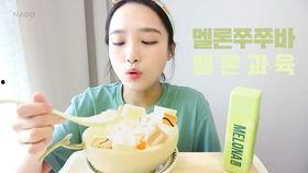 韩国人吃哈密瓜雪糕视频,韩国人创意吃法，哈密瓜雪糕成夏日新宠