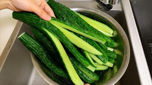 清香小瓜怎么炒着吃视频,简单美味家常菜