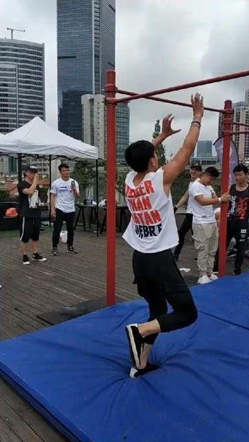 吃瓜群众游泳馆视频